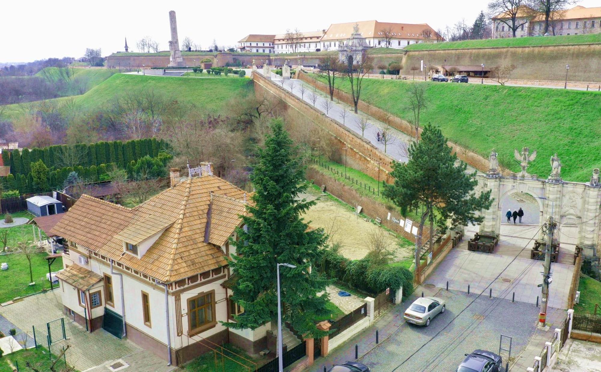 La Poarta Cetatii Villa Alba Iulia Luaran gambar